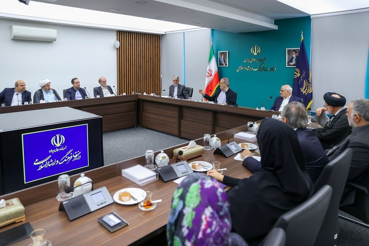 انتقاد پزشکیان از نبود شفافیت در نظام تولیدات فرهنگی