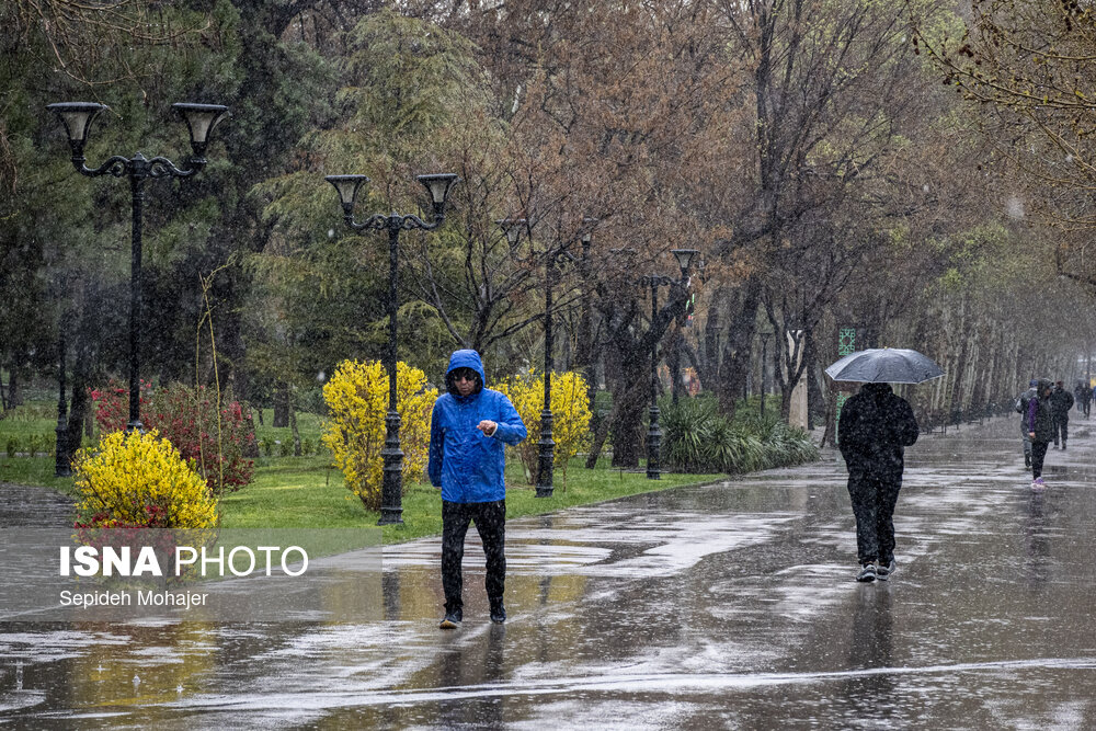 باران و تگرگ در راه مازندران