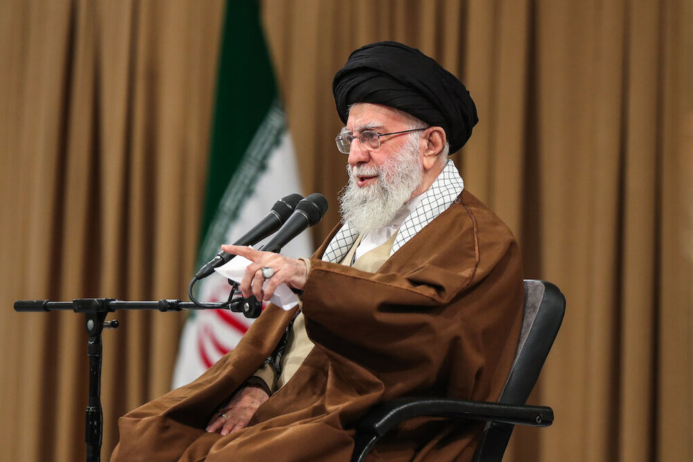 رهبر انقلاب: هرگونه سهل‌انگاری یا تعمّد در حادثه آتش‌سوزی بندر شهید رجایی بر طبق مقررات پیگیری شود