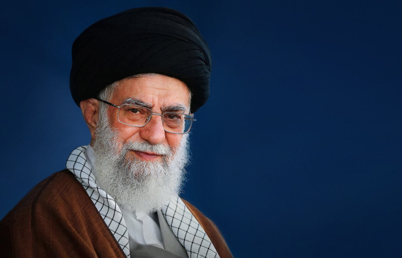 بیانات رهبر انقلاب اسلامی در مراسم سالگرد رحلت امام خمینی در سال ۱۳۷۱/  ملت، راه نجات خود را ادامه راه امام می‌داند