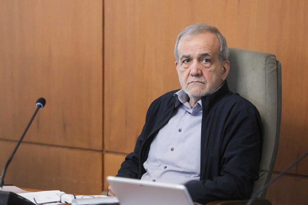 هدف‌گذاری دولت برای بودجه بدون کسری / دستور پزشکیان به وزارتخانه‌ها برای مدیریت هزینه‌ها و ادغام بخش‌ها