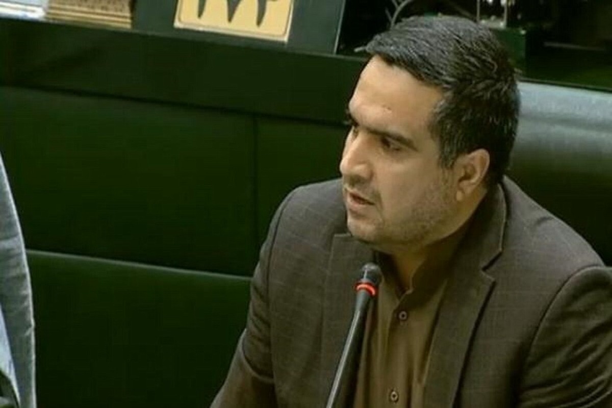 نماینده مجلس: وزرا احساس نکنند در دولت گوشه امنی دارند