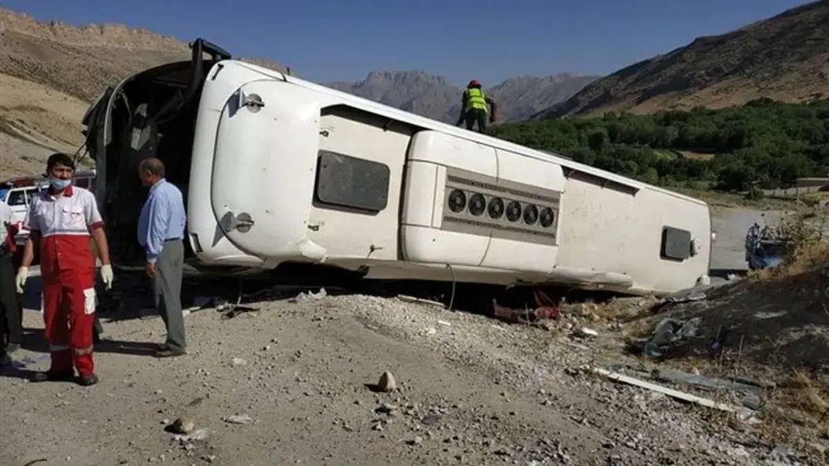 افزایش شمار جانباختگان واژگونی اتوبوس تهران - یاسوج به ۴ نفر