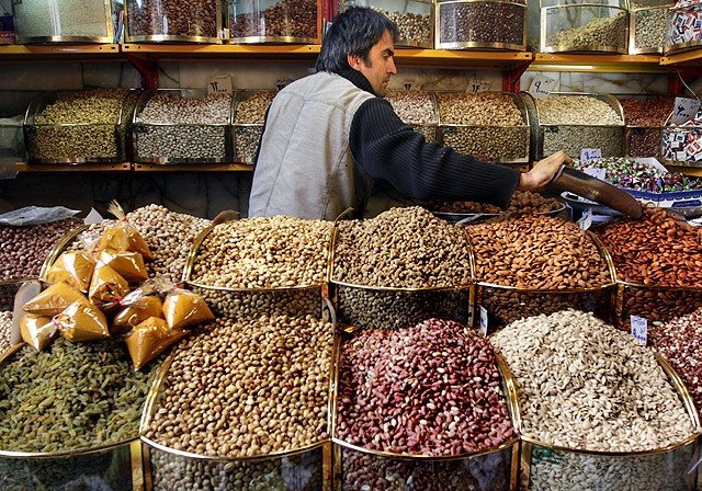 فعالان قطعه‌ی خودرو وارد بازار آجیل شدند/ نجفی‌منش: واردکنندگان قطعه ارز نداشتند مجبور شدند خشکبار صادر کنند