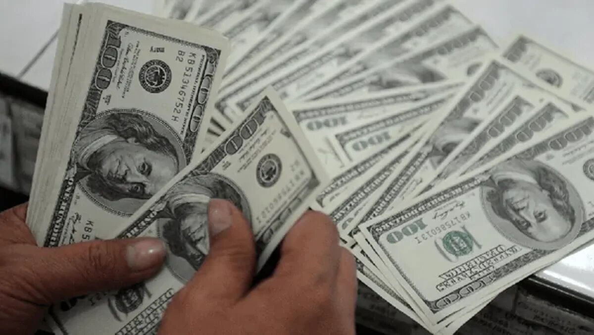 قیمت دلار، یورو و سایر ارزها امروز  ۱۰ دی/ آغاز ریزش کانال به کانال قیمت دلار؛ شیب ریزش تند شد