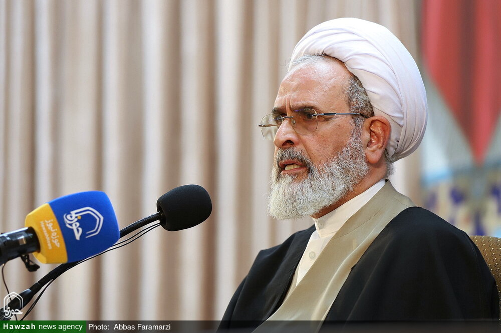 تاکید امام جمعه قم بر لزوم شنیده شدن اعتراضات و صدای مردم / سوءاستفاده از این مطالبات برای آشوب، ناامنی و کمک به دشمنان مردود و غیرقابل پذیرش است
