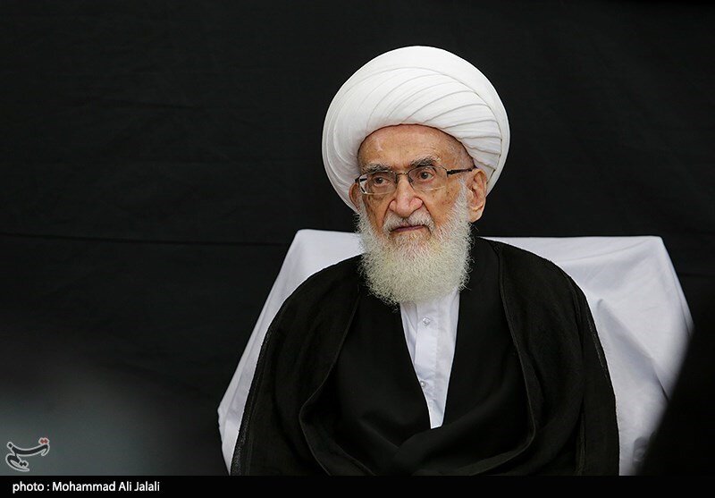 آیت الله نوری همدانی: ولی فقیه نه فقط یک رهبر سیاسی بلکه جلوه ای از نیابت دینی است/ فقیه جامع الشرائط بعنوان نایب امام عصر مسئولیت هدایت جامعه را دارد