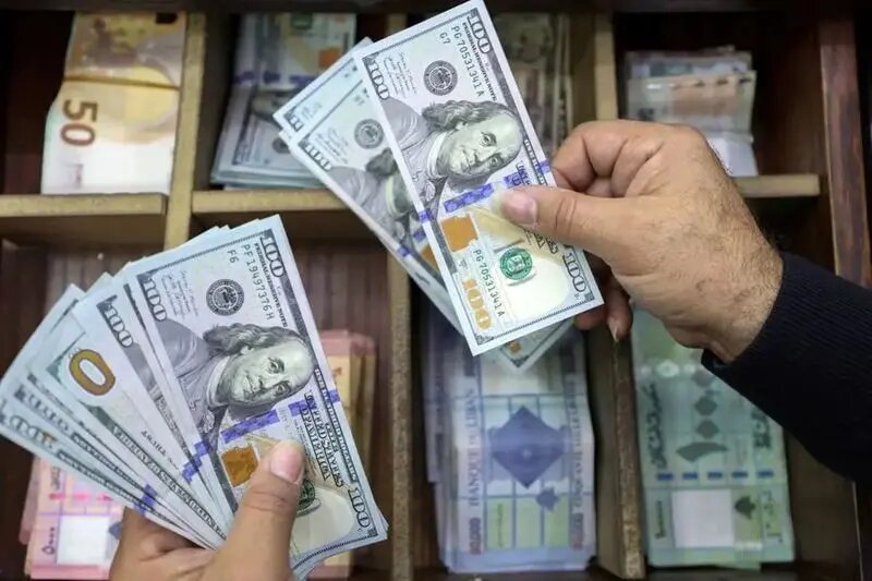 قیمت دلار، یورو و سایر ارزها امروز ۱۷ دی/ دلار باز هم از مرز روانی عبور کرد