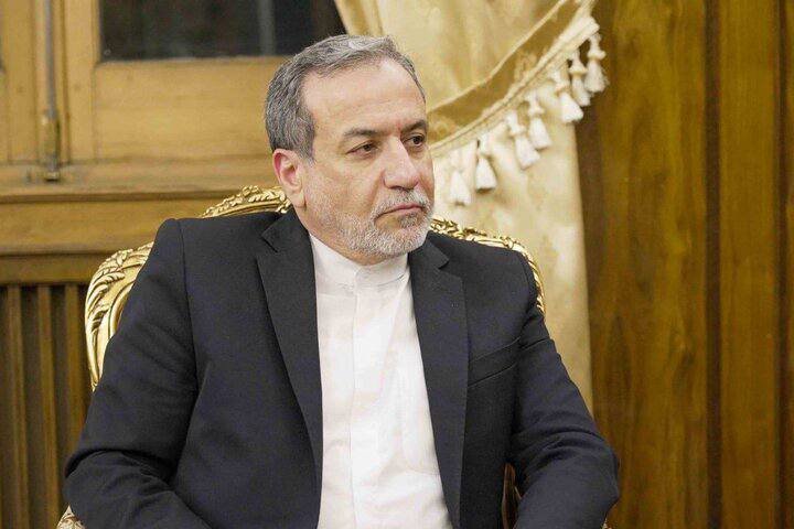 احتمال دخالت نظامی در حوادث ایران؟ عراقچی: بعید است