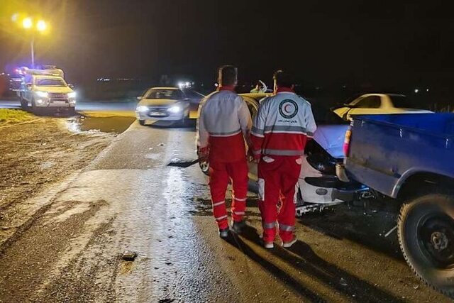 عملیات امدادی هلال احمر در ۱۴ استان کشور/ اسکان اضطراری ۹۴ نفر و رهاسازی ۵۷۰ خودرو در برف