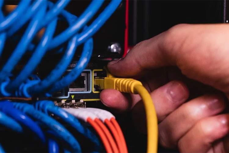 خبرگزاری فارس: یکی دو هفته دیگر در مورد دسترسی به اینترنت تصمیم‌گیری می‌شود