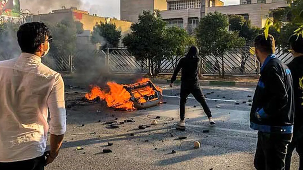 شکاف میان حاکمیت و ملت با حوادث اخیر بیشتر شده است