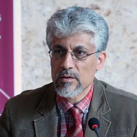 نویسنده، مترجم و استاد سرشناس ادبیات: اگر می‌خواهید زنده بمانم، کتاب‌هایم را بخرید/ از سهام عدالت فقط سهام ظلمش نصیبم شده است