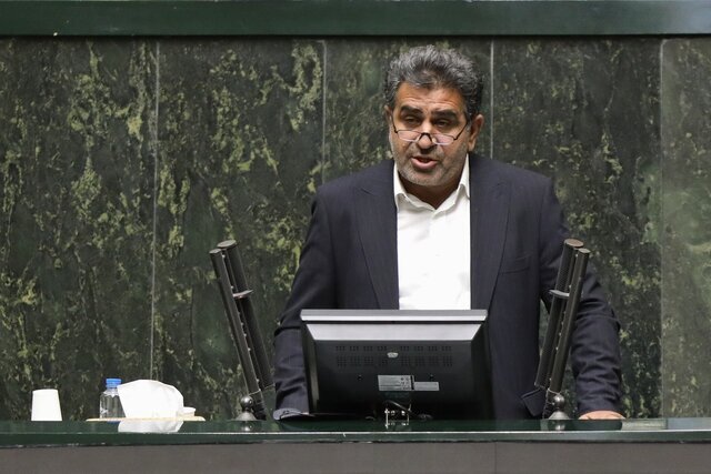 رئیس کمیسیون اجتماعی مجلس: نباید افزایش حقوق کارگران کمتر از ۴۰ درصد باشد/ جمعیت کارمندان و کارگران حدود ۶۰ میلیون نفر از مردم کشور را شامل می‌شود