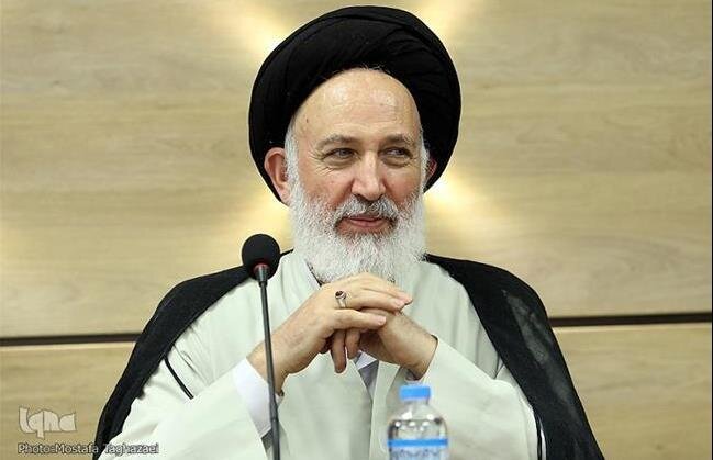عضو مجمع مدرسین حوزه: قرآن برخلاف عصای موسی که تنها در انحصار او بود، در دسترس همگان قرار دارد/ اعجاز قرآن یک اعجاز عقلی و تمدن‌ساز است