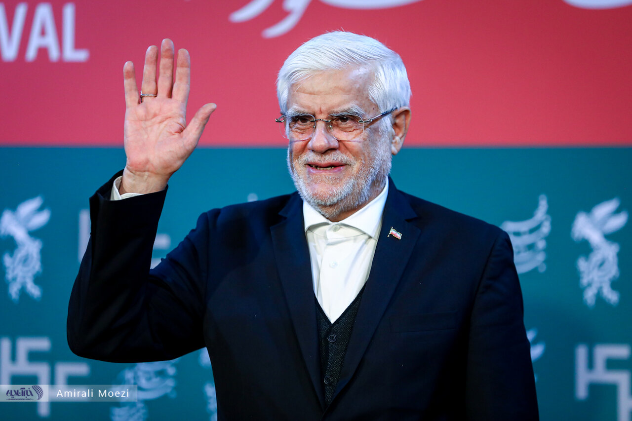 محمدرضا عارف در جشنواره فیلم فجر: می‌پذیریم که اختلاف نظر وجود دارد/ ما یک خانواده‌ایم و مردم مَحرَم‌مان هستند