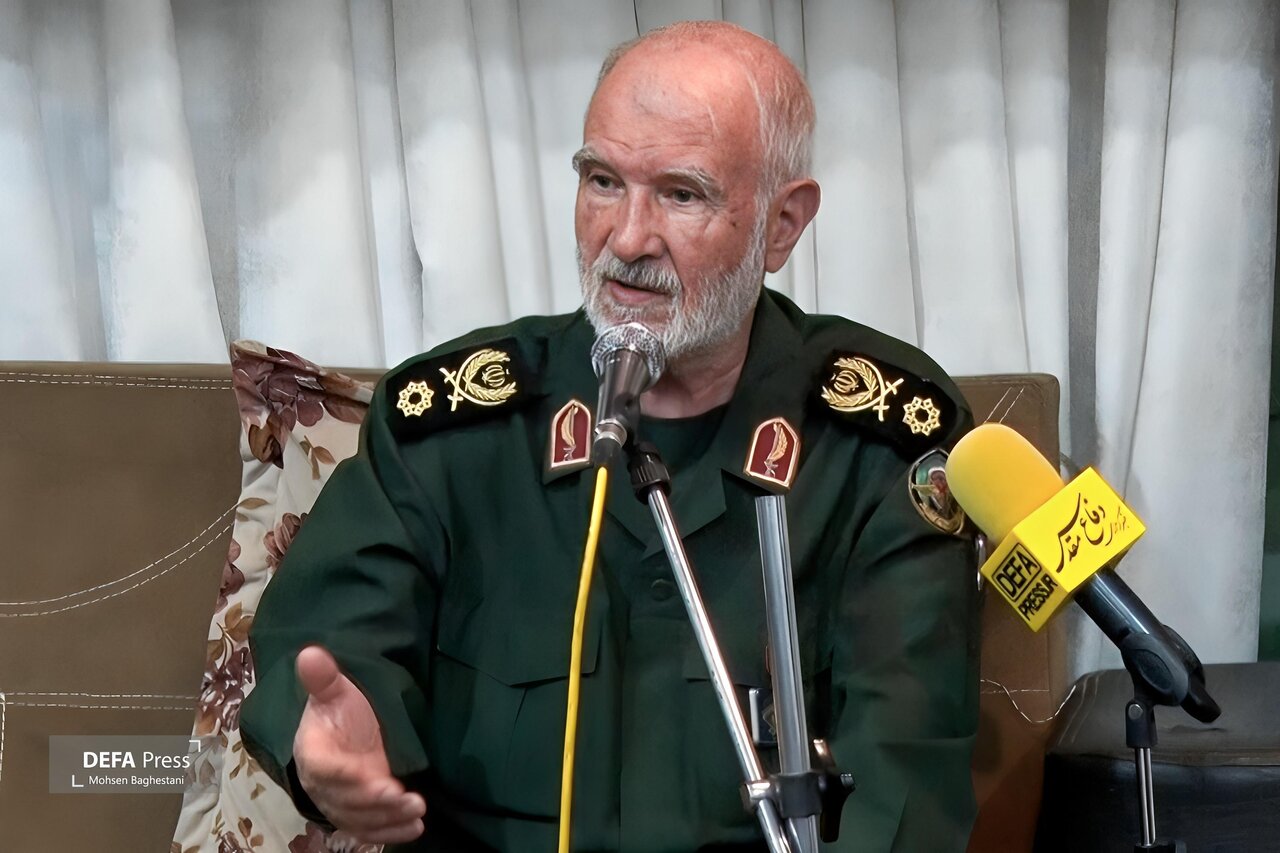 هشدار معاون قرارگاه خاتم الانبیاء به دشمن؛ پاسخ ما کوبنده تر خواهد بود/  ناوهای آمریکا در منطقه وارد فاز تبلیغات شده است