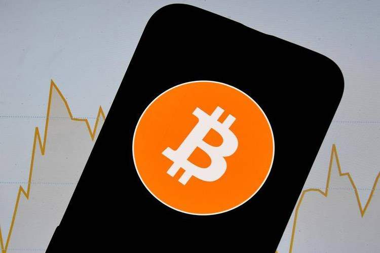 آیا افت بیت‌کوین به محدوده نصف قیمت تاریخی نزدیک است؟