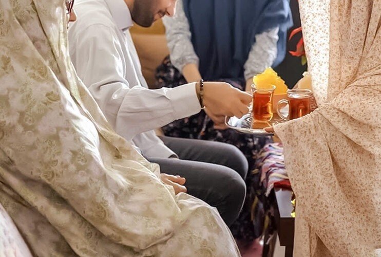 برادران دختری که به او علاقه‌ دارم به جرم حمل موادمخدر زندانی بوده اند؛ به خواستگاری اش بروم؟