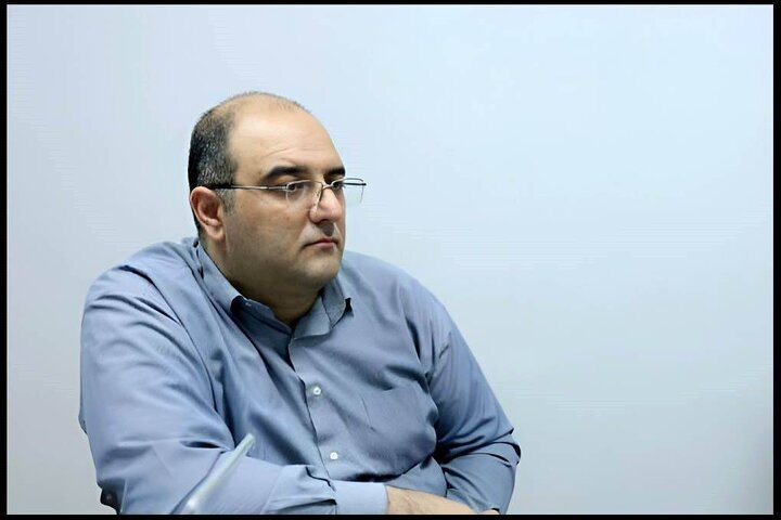 آیدین مهدی‌زاده: دفتر هنرهای تجسمی همه روزه پاسخگوی امور هنرمندان است