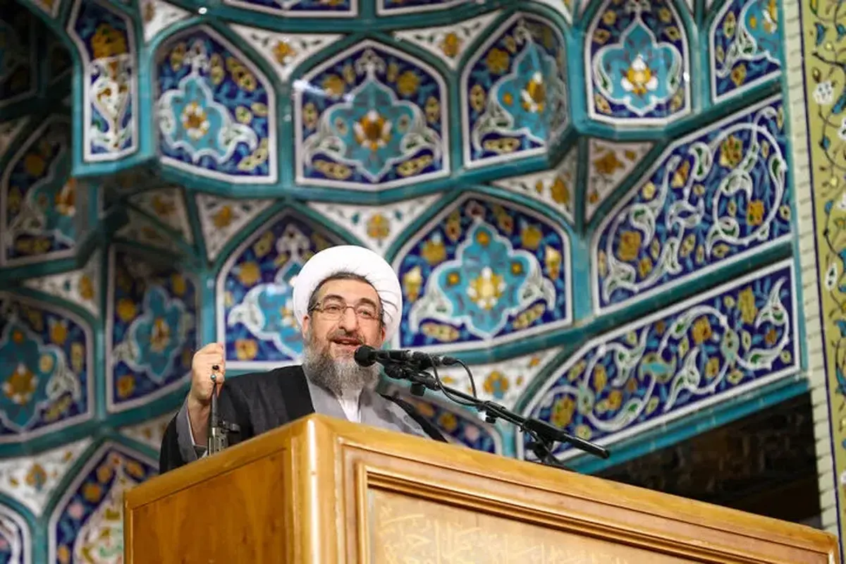 امام جمعه تبریز: اینترنت بین‌المللی که از سواحل ما می‌گذرد، مشمول هزینه است، یا باید هزینه پرداخت شود یا اینترنت بین‌المللی را قطع خواهیم کرد!