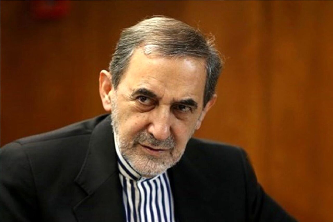 ولایتی: این بار کاغذها و امضاها تضمین نیستند «ضامن عینی بقای توافق،⁧‫تنگه هرمز‬⁩ است»
