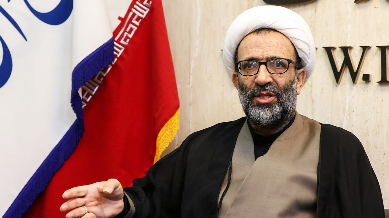 عضو هیات رئیسه مجلس: تصمیم‌گیری درباره اینترنت در حوزه اختیارات رئیس‌جمهور و دستگاه‌های امنیتی است، نه مجلس/ برخی تصمیمات دولت «حالت مترسکی» دارد