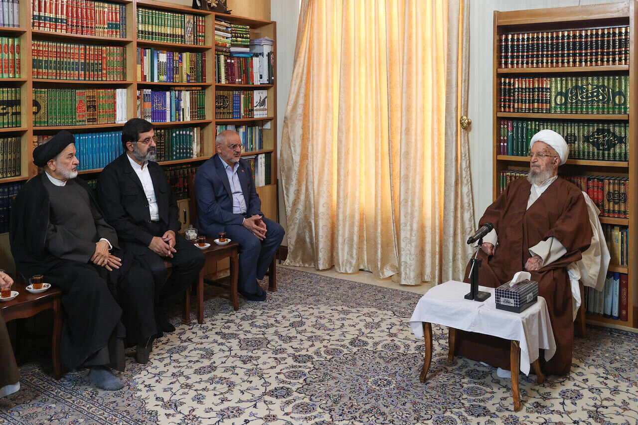 دیدار رئیس دفتر پزشکیان با آیت الله جوادی آملی و آیت الله مکارم شیرازی+ تصاویر