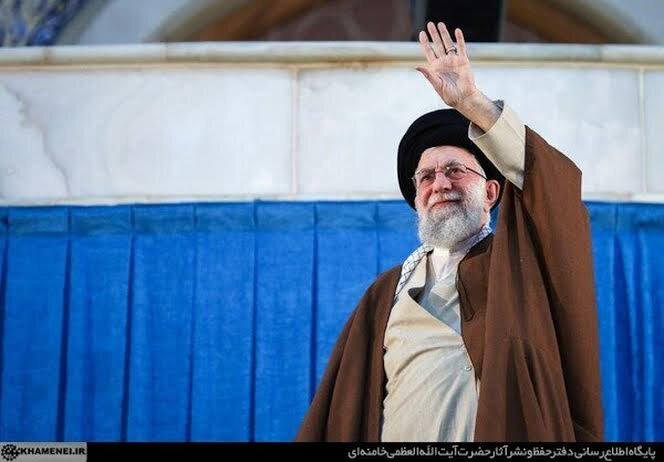 نگاهی به آخرین دیدار رهبری شهید با جمعی از کارگران/ کارگر باید بداند سر این شغل باقی می‌ماند