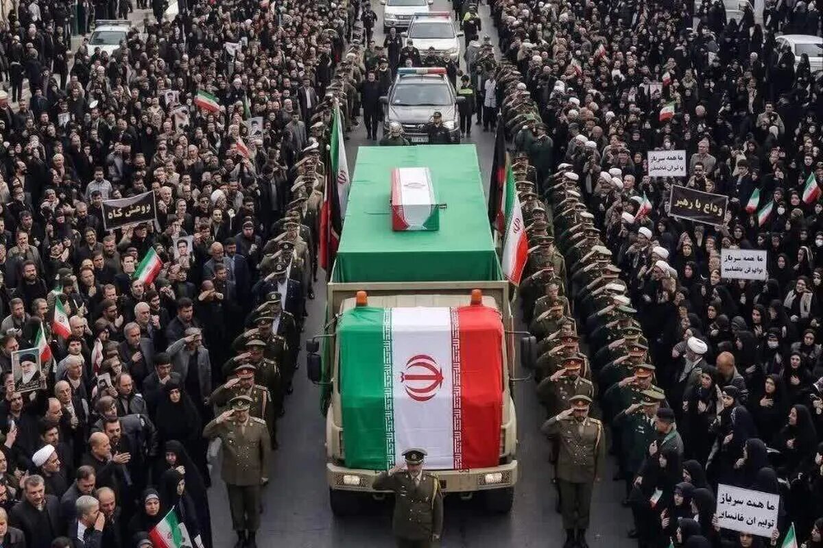هر آنچه باید قبل از حضور در مراسم بدرقه و تشییع رهبر شهید همراهتان باشد/ قبل از خروج از خانه این چک‌لیست را مرور کنید/ ۱۰ وسیله‌ ضروری