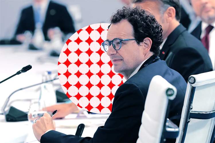 گزارش جنجالی درباره Anthropic؛ سازنده Claude به جاسوسی از کاربران متهم شد