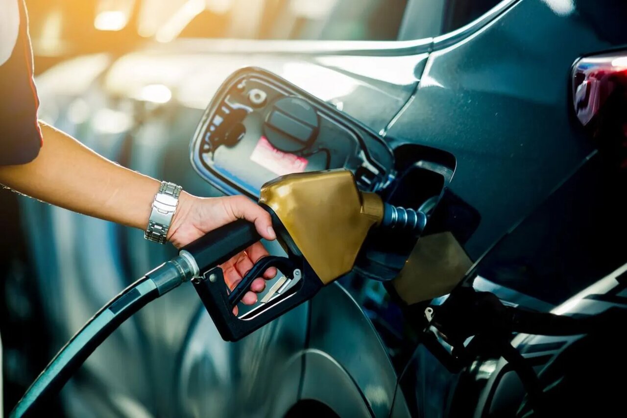 خبر مهم سخنگوی کمیسیون انرژی درباره افزایش قیمت بنزین/ کارت‌های سوخت آزاد جایگاه‌داران حذف می شود