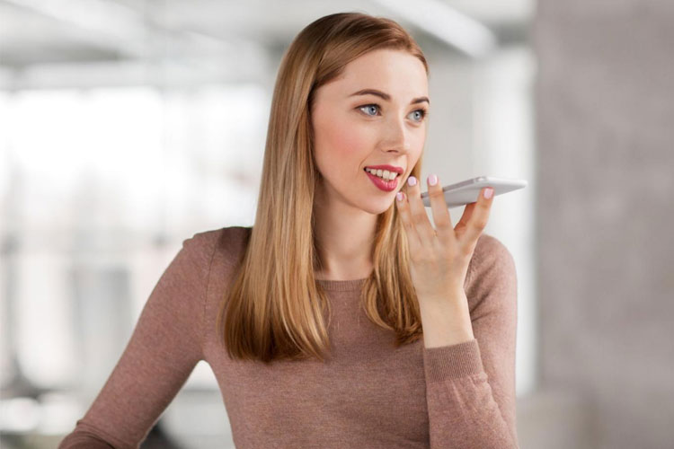 از چند میکروفون تا هوش مصنوعی؛ گوشی چگونه صدای شما را از نویز جدا میکند؟