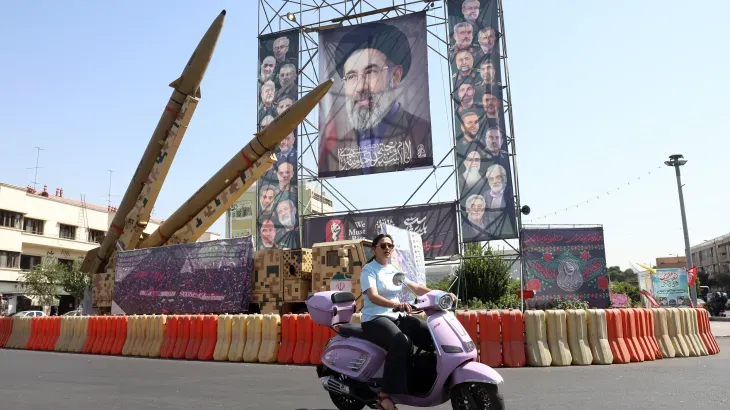 نمایش موشک در تهران