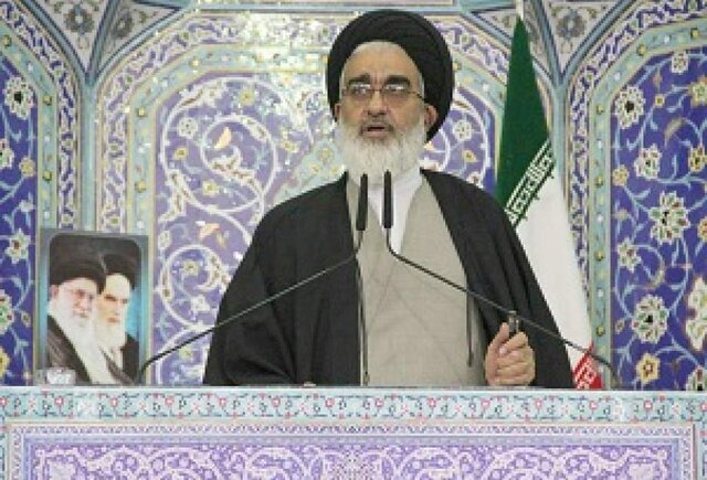 تاکید امام جمعه قم بر آمادکی پدافند غیرعامل در برابر تهدیدها/ نفوذ نامشروع آمریکا باید از منطقه غرب آسیا برچیده شود