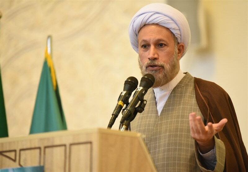 راهکار امام جمعه شیراز برای حل مشکلات اقتصادی/ نماز در مقابله با آسیب‌های اجتماعی نقش دارد