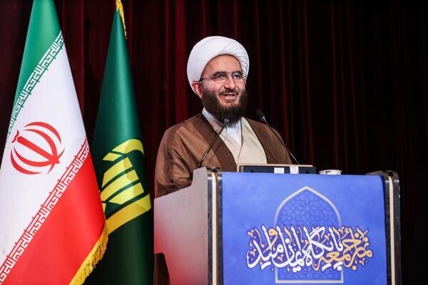 امام جمعه تهران: یک جنگ تمام عیار با سلاح ترویج بی عفتی وبی بندباری علیه خانواده در جریان است