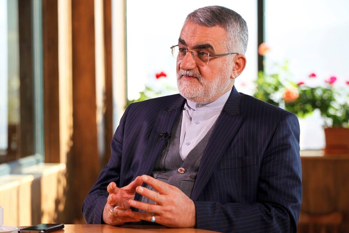 عضو کمیسیون امنیت ملی: ترامپ از «مادر بمب‌ها» استفاده کند،«پدر موشک‌ها» را به میدان می‌آوریم
