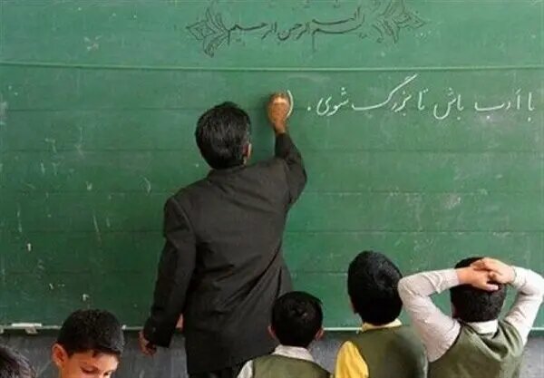 حقوق ۲۹ میلیونی معلمان در برابر هزینه‌های معیشت؛ انتقاد فرهنگیان ادامه دارد