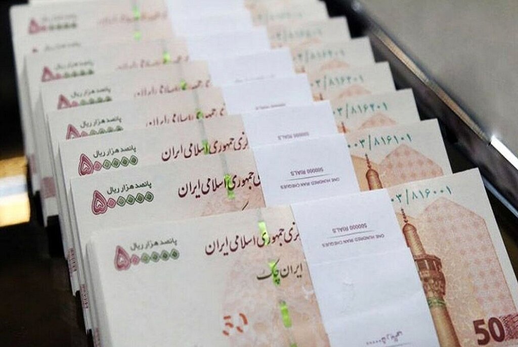 واکنش رییس سازمان برنامه و بودجه به خبر افزایش حقوق کارمندان/ موضوع حقوق در لایحه بودجه آذرماه مورد بررسی قرار می‌گیرد
