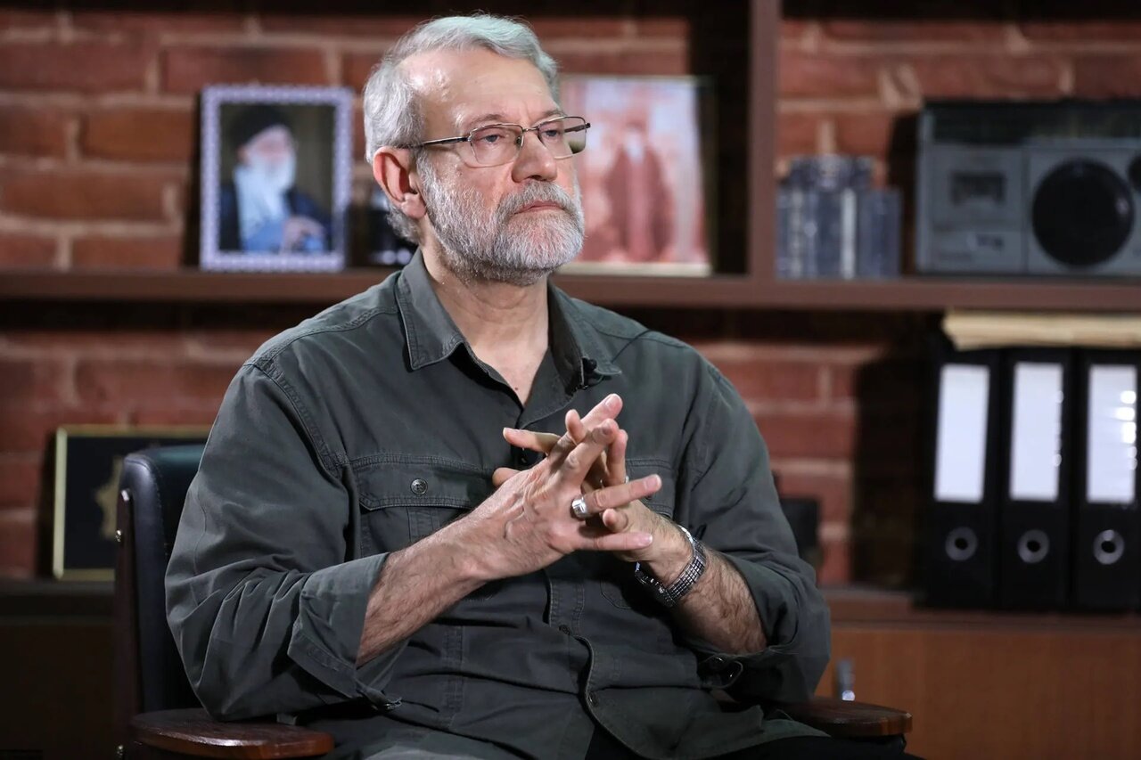 فرزند شهید لاریجانی: والده ما بسیاری از مسئولیتهای مرد خانواده بود به دوش کشید/ انگار وظیفه خود میدانستند مسئولیتها را فراتر از عرف انجام دهند