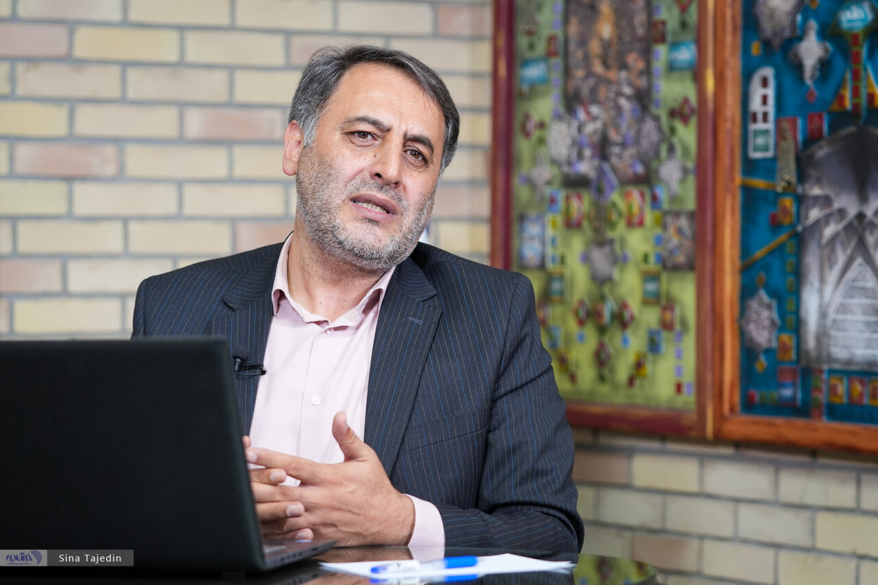 تحلیلگر اقتصاد انرژی: از سال ۸۶ وارد «بازی اعداد» شدیم/ یکسوم ایرانیها زیر خط فقر هستند