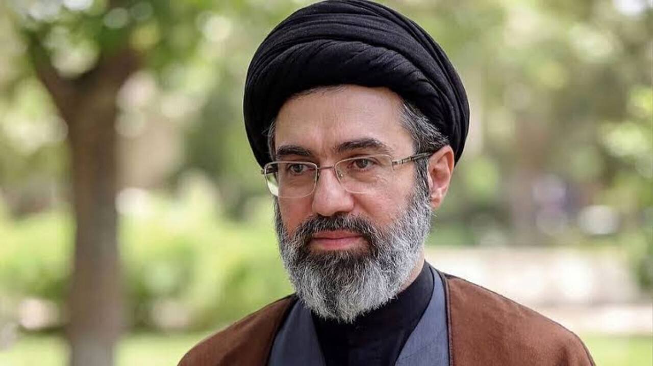 رهبر انقلاب: اقامهٔ نماز نقش ویژه‌ای در جهاد و فتح و ظفر در میدان‌های مبارزه خصوصاً میدان مبارزه‌ای که امروز پیش روی ملّت ایران است، دارد