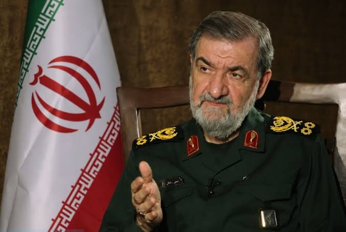 محسن رضایی: ترامپ پیشنهاد ایران برای پایان دادن به جنگ را معطل گذاشته/ در صورت وقوع جنگ، کابل‌ها، مراکز داده و تأسیسات هوش مصنوعی می توانند هدف باشند