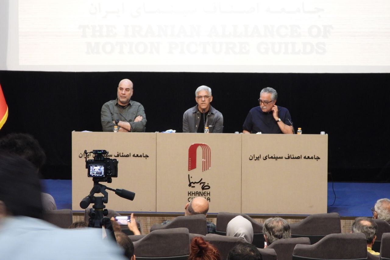 «فراموشی» را نه فقط یک عارضه که استعارهای از رنج انسان امروز، تنهایی و گسست پیوندهای عاطفی ببینیم/ در جلسه نمایش فیلم «پدر» در خانه سینما مطرح شد