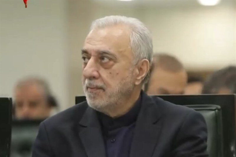 قدردانی وزیر دفاع از نمایندگان مجلس؛ ضمن قدرشناسی و بیعت مجدد با آیت‌الله سید مجتبی خامنه‌ای امیدوارم خدمتگزاری صادق در ادامه راه شهیدان گرانقدر باشم