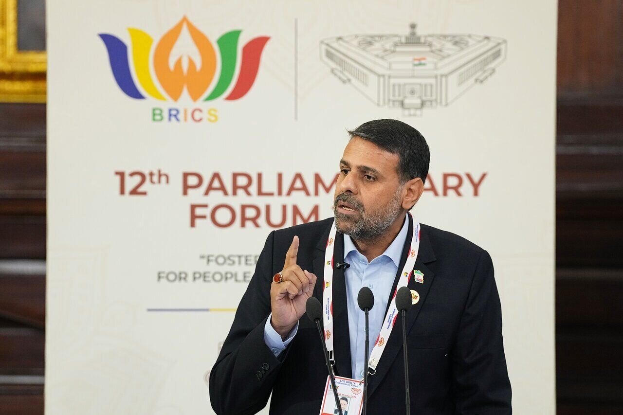 عضو هیات رئیسه مجلس: هیچ کشوری نباید خود را فراتر از قانون بداند/ ما خواهان جنگ نیستیم، اما صلح را با تسلیم اشتباه نمی‌گیریم