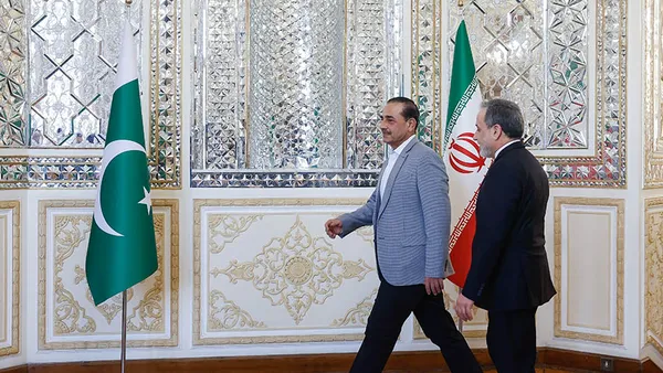 عاصم منیر و عراقچی
